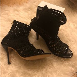 NWOT Authentic Vince Camuto Signature booties.